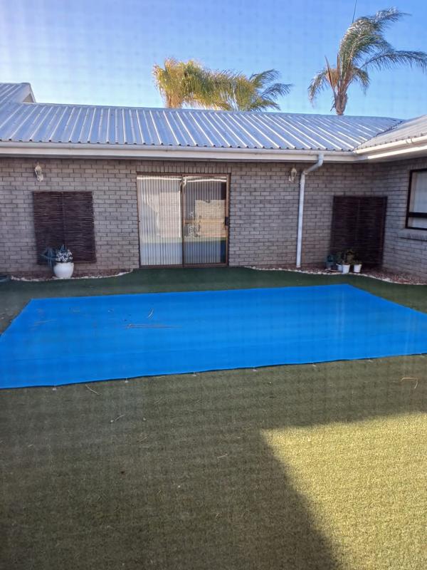 4 Bedroom Property for Sale in Lutzville Western Cape